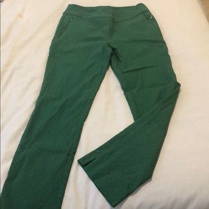 Skinny slimming pant in Green. Size S